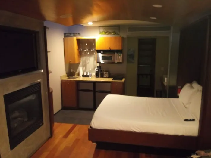 14 WEST Boutique Hotel 5