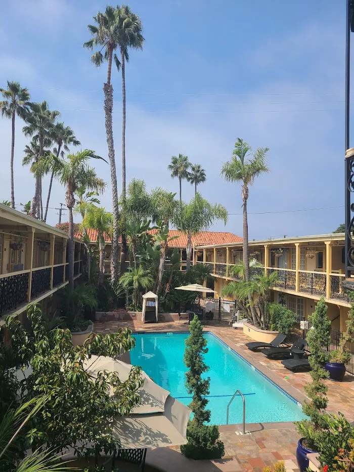14 WEST Boutique Hotel 8