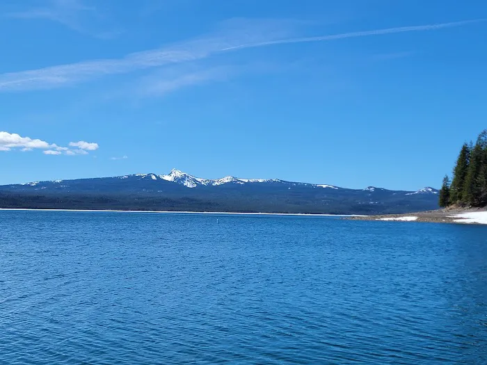 Hoodoo's Crescent Lake Resort 2