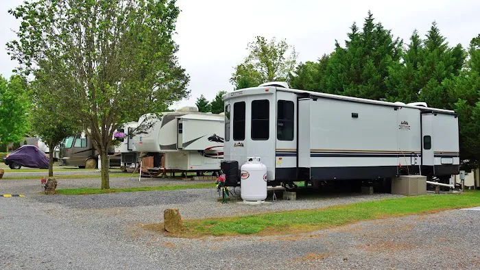 Waters Edge RV Park and Marina 3