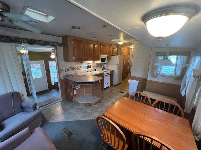 Lakeview Cottages & Marina 7