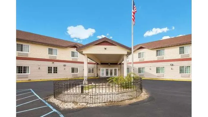 Econo Lodge 3