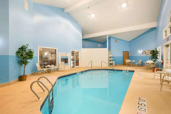 Econo Lodge 8