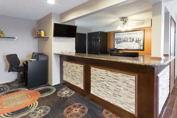 Super 8 by Wyndham Janesville 6