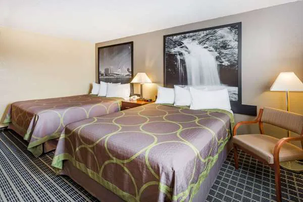 Super 8 by Wyndham Janesville 4