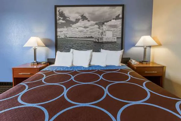 Super 8 by Wyndham Janesville 1