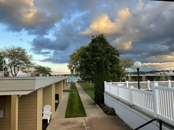 Lake Ranch Resort Waterfront Hotel 3