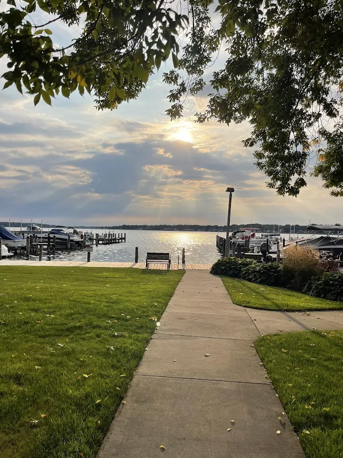 Lake Ranch Resort Waterfront Hotel 8