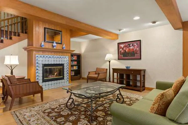 Country Inn & Suites by Radisson, Holland, MI 2