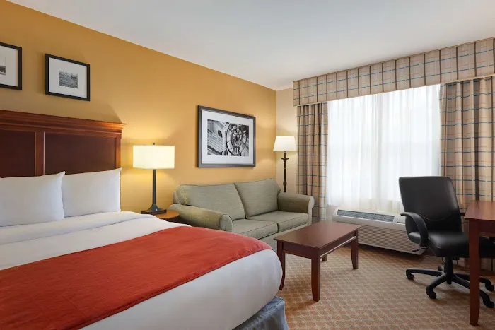 Country Inn & Suites by Radisson, Holland, MI 6