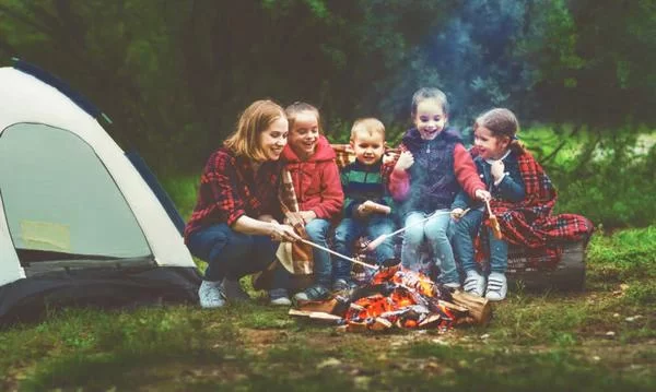 Best Tips for Camping with Kids and Pets: Family-Friendly Adventures for All
