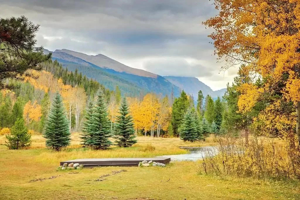 Best Camping Resorts with Panoramic Mountain Views for a Breathtaking Escape