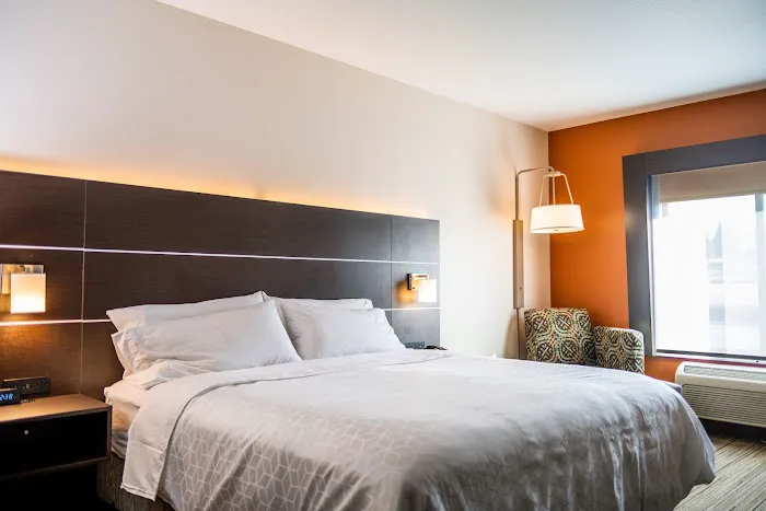 Holiday Inn Express & Suites Custer, an IHG Hotel 4