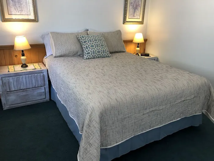 Cedar Roost Inn 1