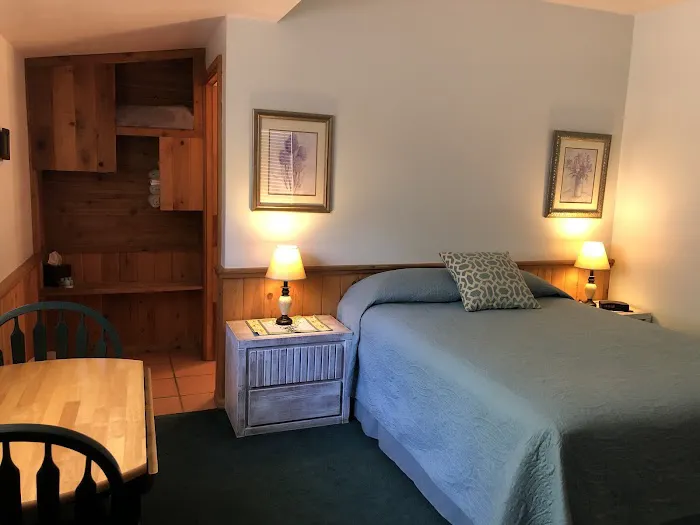 Cedar Roost Inn 8