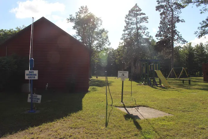 Twin Oaks Campground & Cabins 5