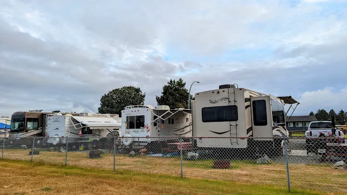 Thunderbird RV Park & Cottage Resort 7