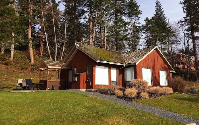 Tsa-Kwa-Luten Lodge/Cape Mudge Resort 4