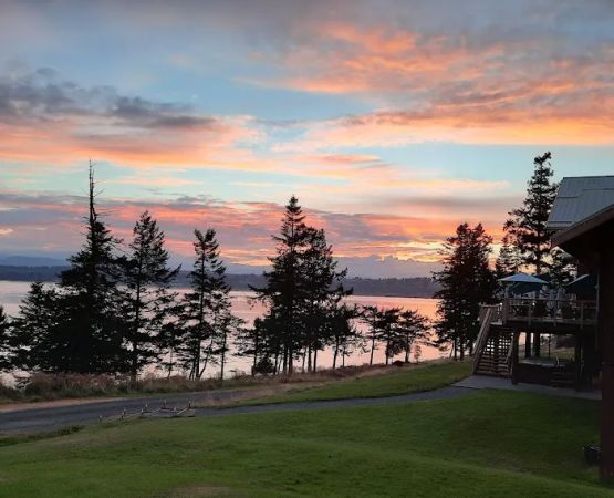 Tsa-Kwa-Luten Lodge/Cape Mudge Resort