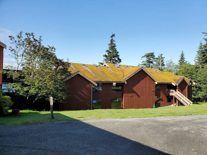 Tsa-Kwa-Luten Lodge/Cape Mudge Resort 9
