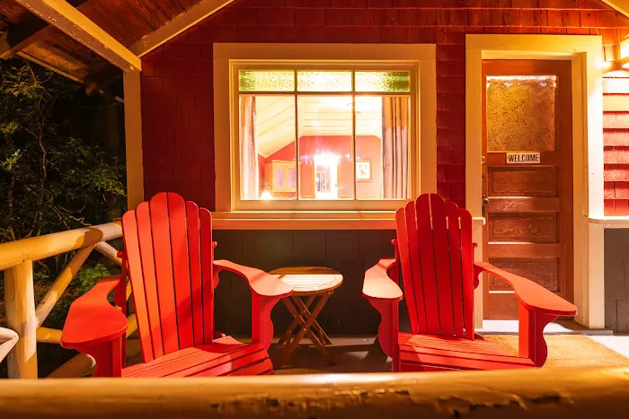 Johnston Canyon Lodge & Bungalows 3