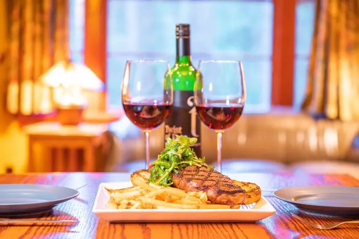 Johnston Canyon Lodge & Bungalows 8