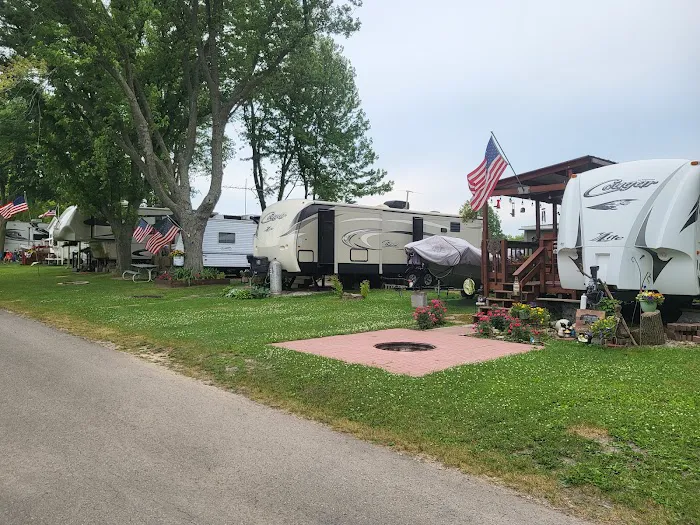 Shady Oaks Trailer Park & Campground 8