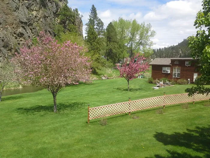 Cabins at Creekside 7
