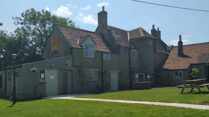 Tuckers Grave Inn & Campsite 0