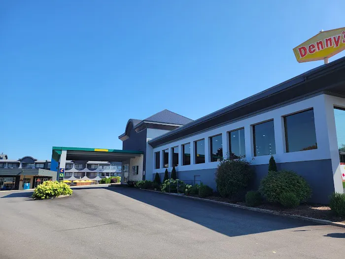 Quality Inn & Conference Centre Kingston Central 4