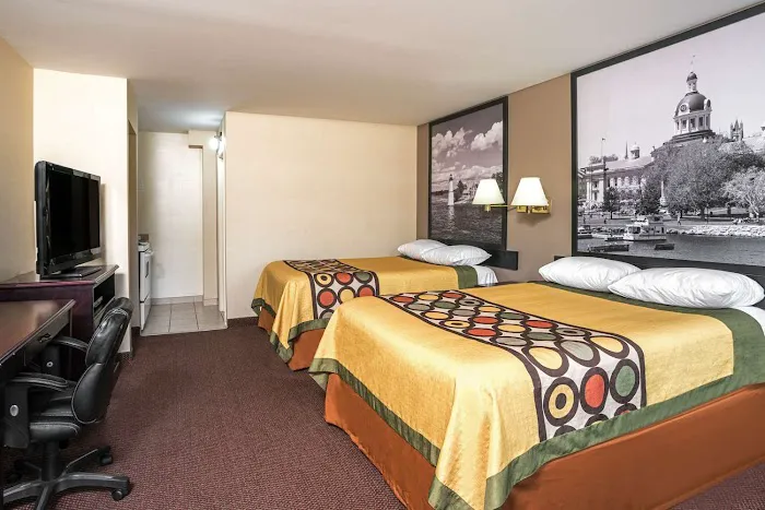 Super 8 by Wyndham Kingston 2