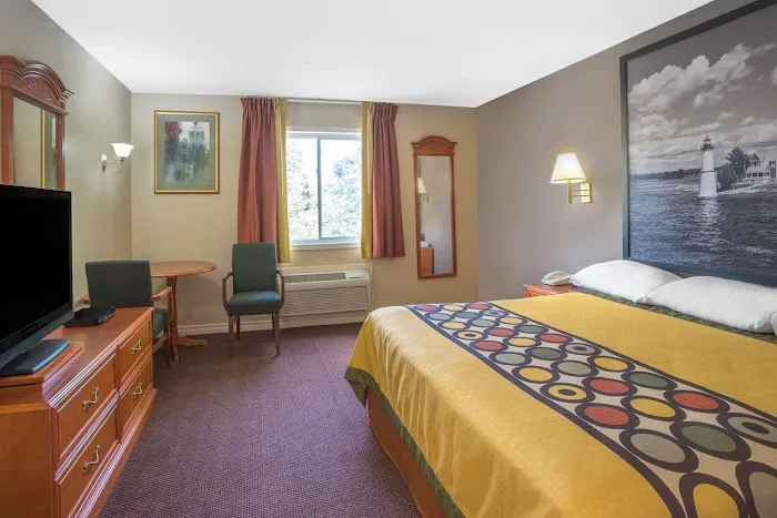 Super 8 by Wyndham Kingston 6