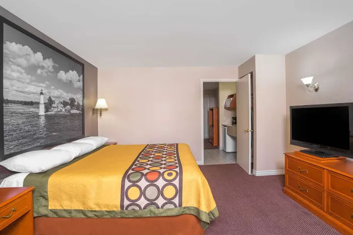 Super 8 by Wyndham Kingston 5