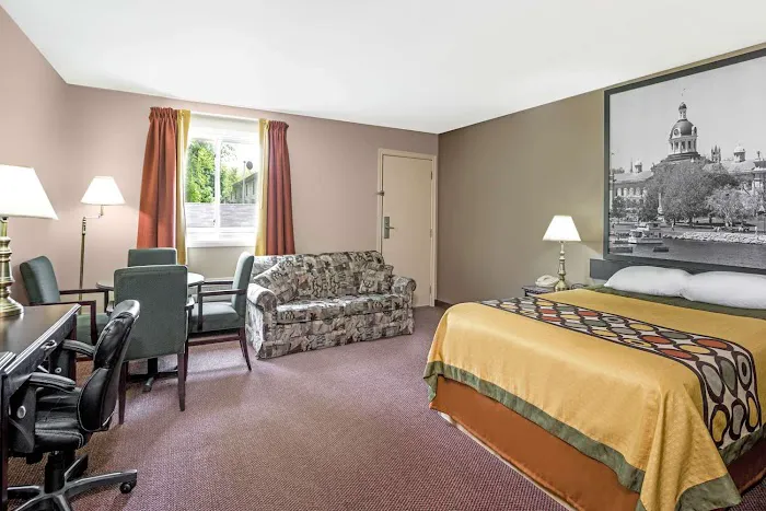 Super 8 by Wyndham Kingston 1