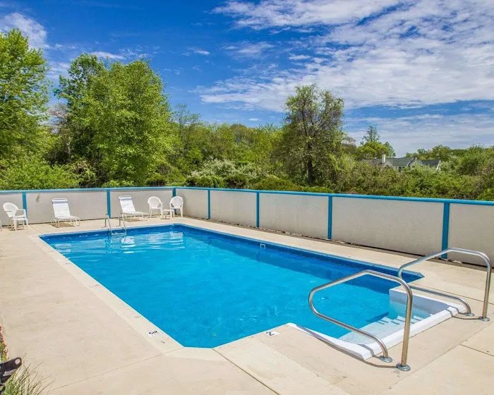 Econo Lodge Inn & Suites Old Saybrook - Westbrook 4