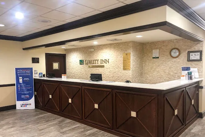 Quality Inn 8