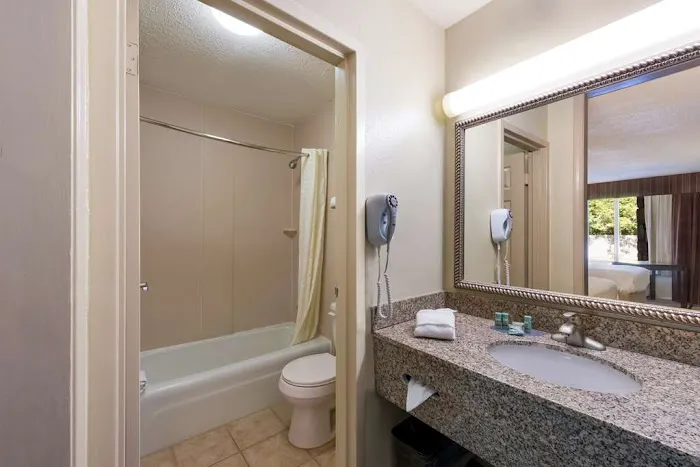 Best Western Mountain Lodge at Banner Elk 3