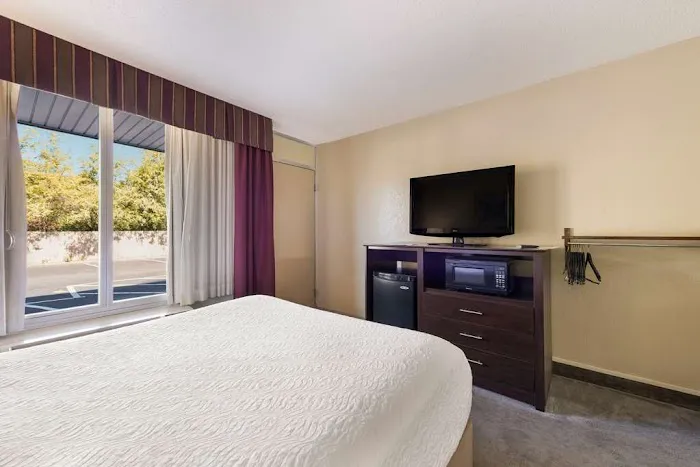 Best Western Mountain Lodge at Banner Elk 4