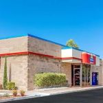 Days Inn by Wyndham Bradenton - Near the Gulf