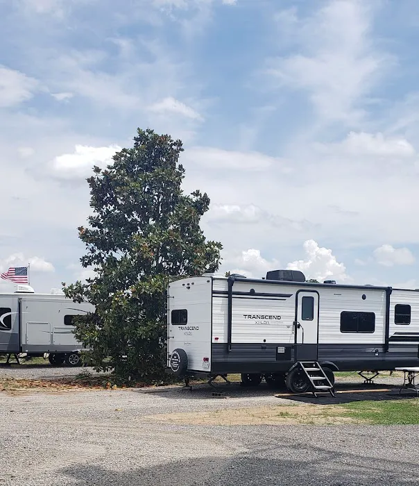 The Magnolia Campground and Store 3