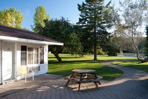 Coach House Inn 9