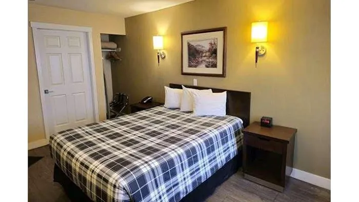 Rodeway Inn & Suites 0