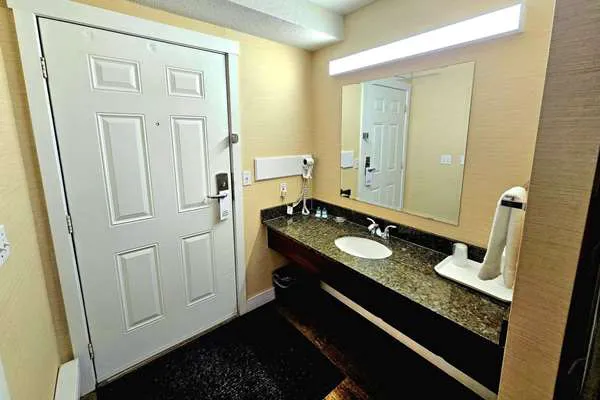 Rodeway Inn & Suites 3