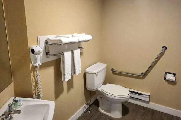 Rodeway Inn & Suites 7