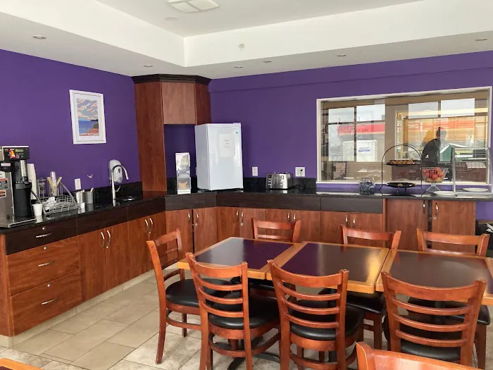 Super 8 by Wyndham Salmon Arm 4