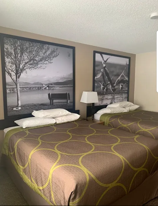 Super 8 by Wyndham Salmon Arm 7