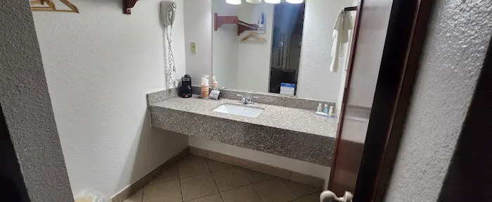 Quality Inn 5