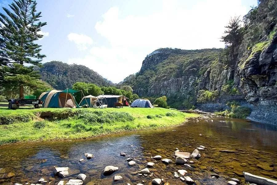 How to Catch Fish in Rivers and Streams While Camping: Tips for an Unforgettable Adventure