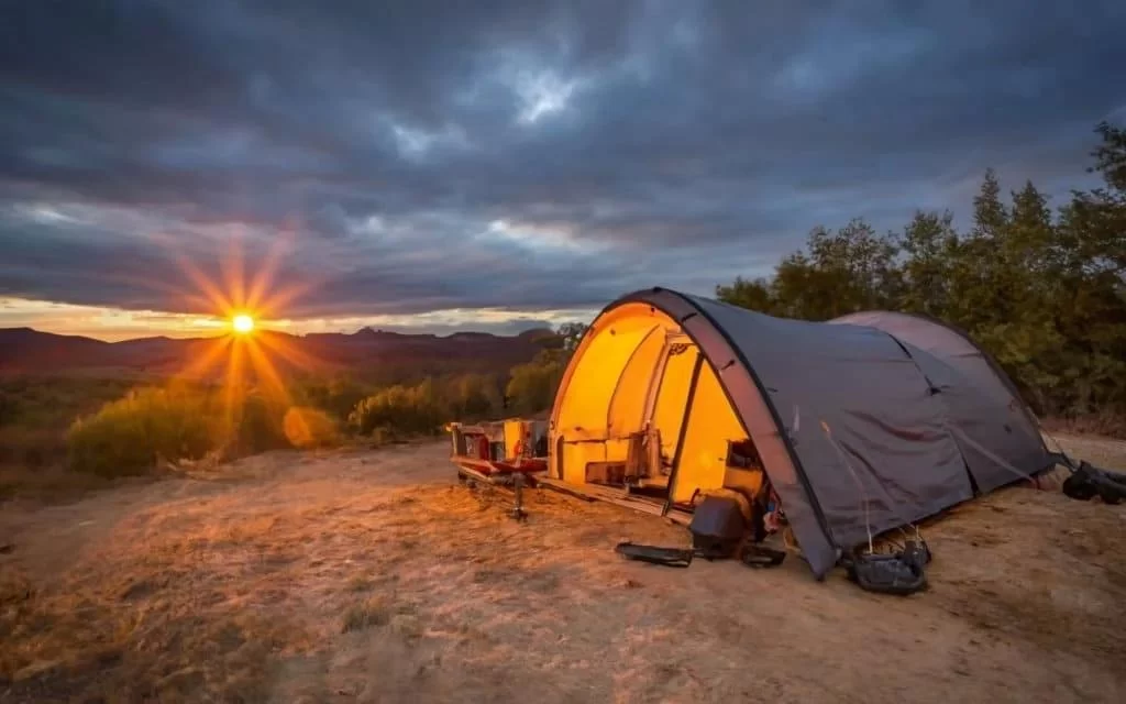 How to Camp Without Electricity and Still Be Comfortable: Essential Tips for Off-Grid Adventures