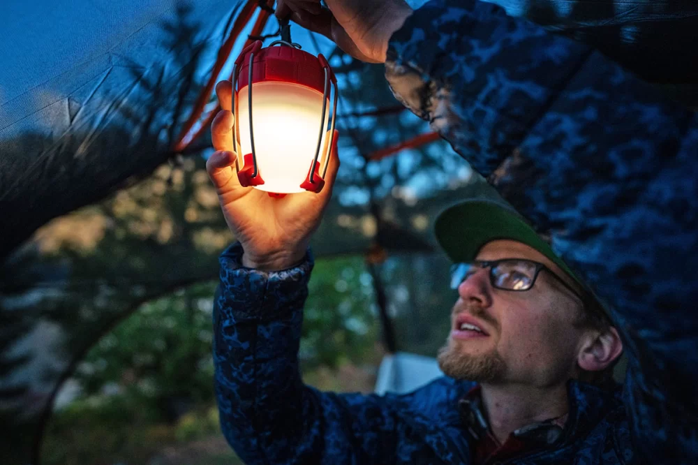 Best Camping Lanterns and Flashlights for Outdoor Adventures